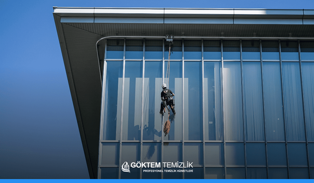 Yüksek Katlarda Cam Temizliği: Güvenli ve Etkili Yöntemler